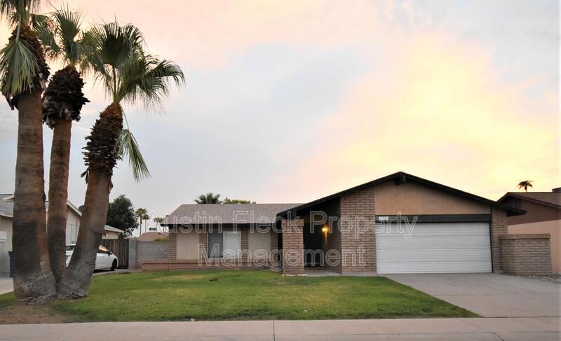 Foto principal - 711 W Straford Dr