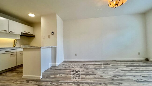 Building Photo - Beautifully Updated Junior 1bd/1ba at reso...