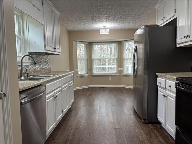 Foto del edificio - 3410 Camens Ct NE