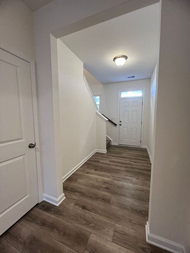 Foto del edificio - First Full Month FREE!