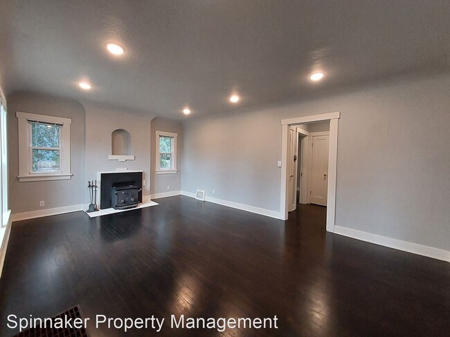 Building Photo - 3 br, 1 bath House - 1315 Chestnut St SE
