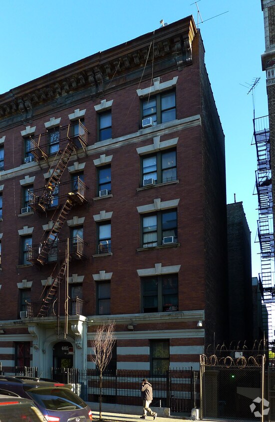Building Photo - 609 W 177th St
