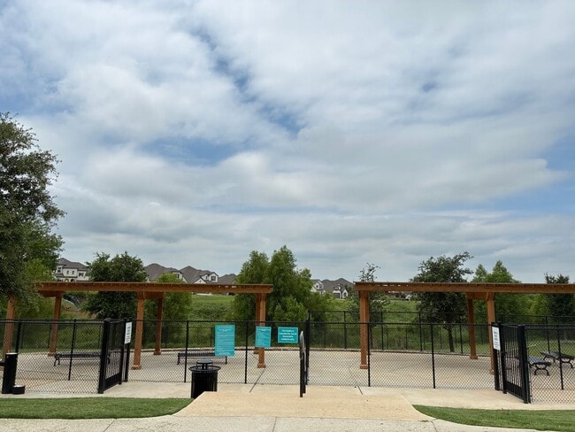 Building Photo - 635 Brockwell Bend