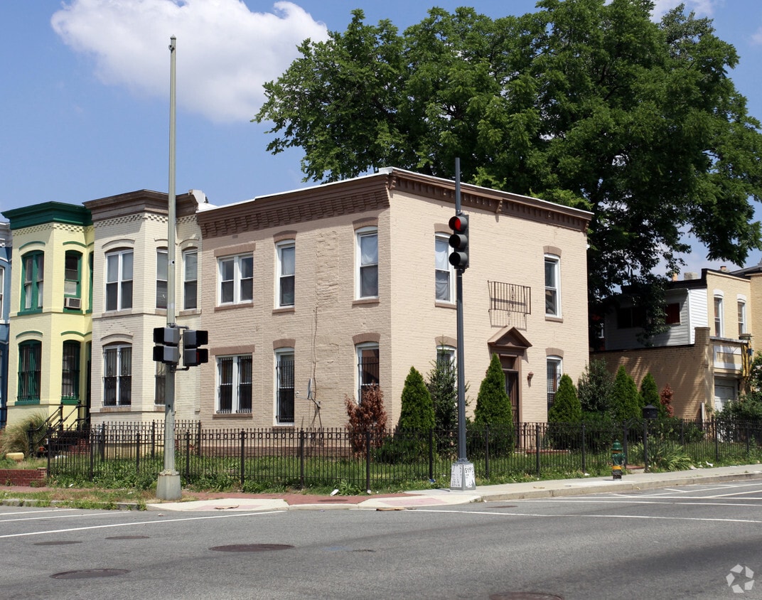 Primary Photo - 1202 6th St NE