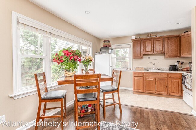 Building Photo - 1 br, 1 bath House - 235 Portview Ave. #4