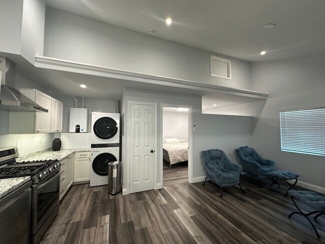 Foto del edificio - Stunning 1+1 ADU in Agoura Hills