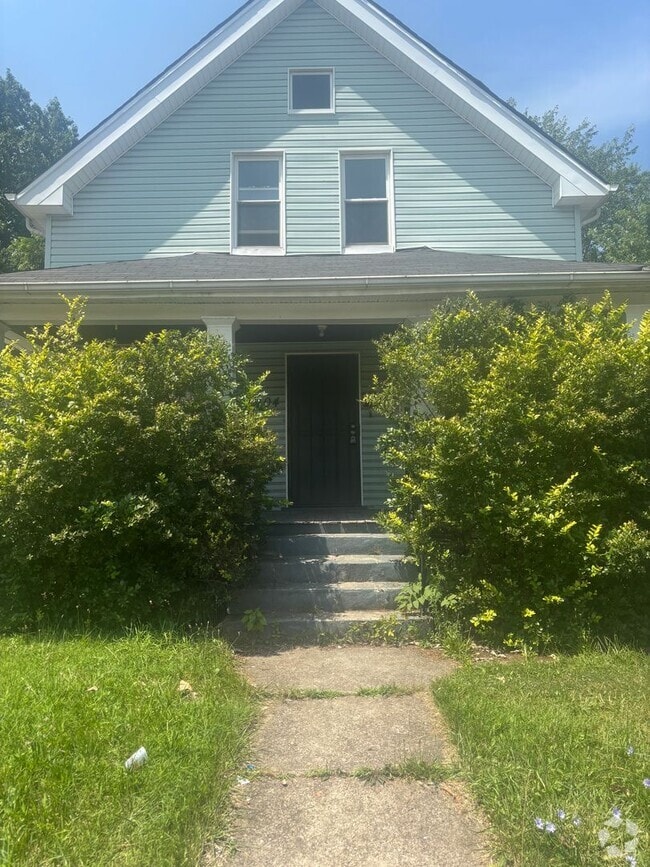 Building Photo - 3704 E 106th St