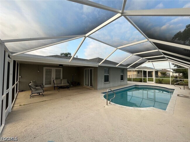 Foto del edificio - 301 SE 25th Ln