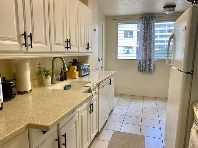 Foto del edificio - Fully Furnished 2 Bedroom 2 Bath All utili...