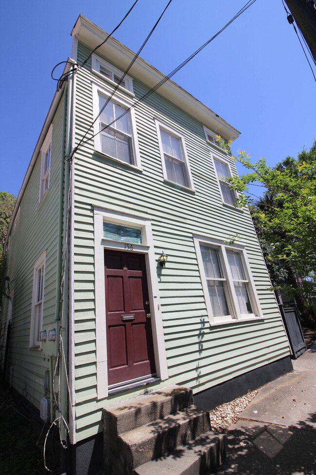 Building Photo - 156 Smith St