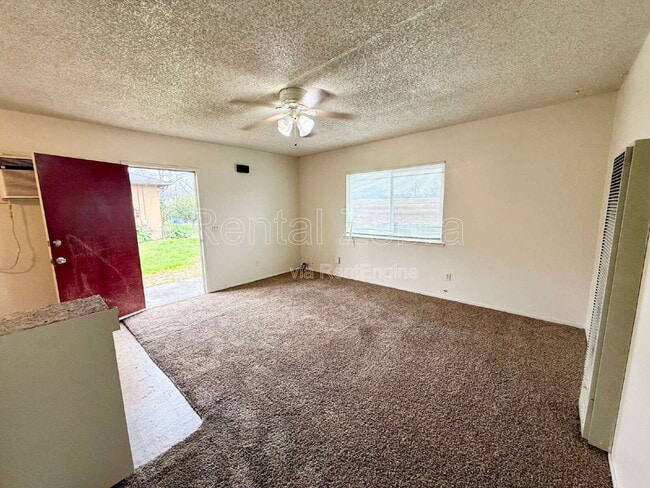 Foto del edificio - 1248 W 19th St