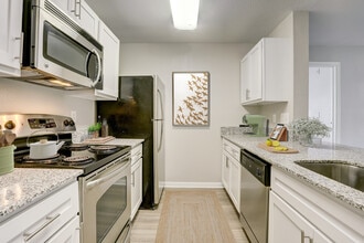 Model Home Kitchen - Estates at East Riverside