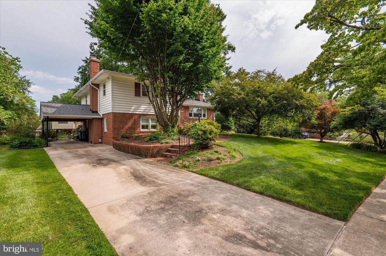 Foto principal - 7107 Tyndale St