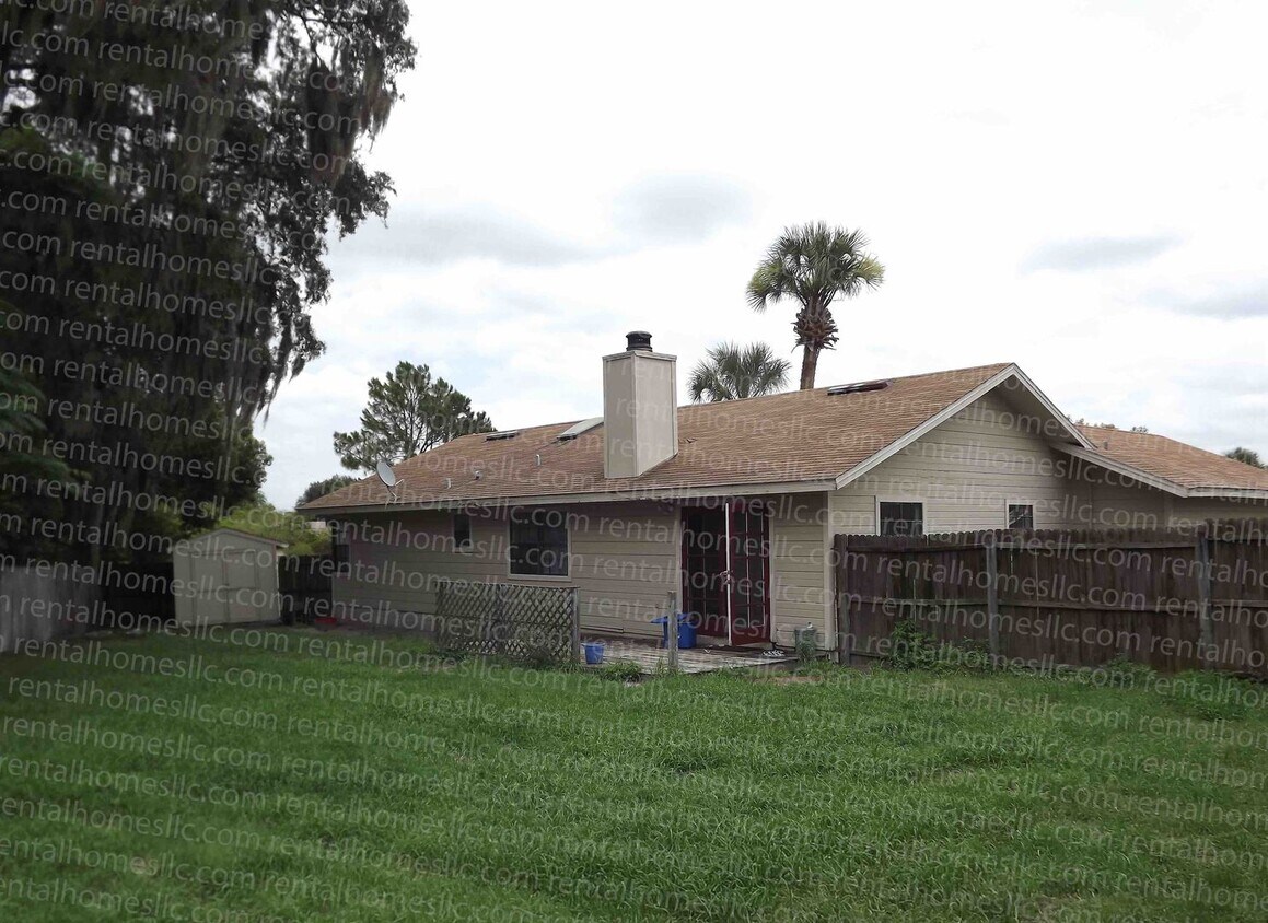 Building Photo - Spacious, Cozy home, very quiet with Fence...