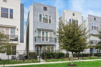 Building Photo - 2612 Bastrop St