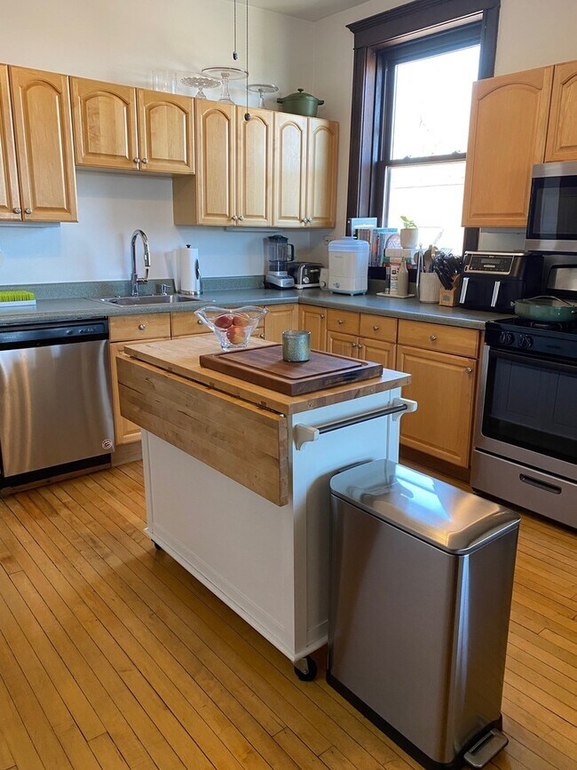Foto del edificio - 4311 N Winchester Ave