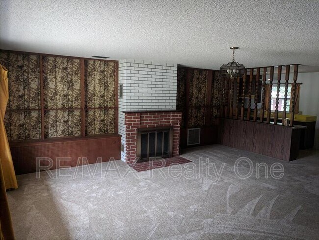 Building Photo - 112 W Inverness Blvd