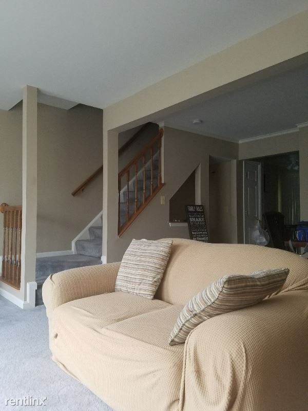 Building Photo - 3 br, 2.5 bath Townhome - 1135 Oakmoor Ct
