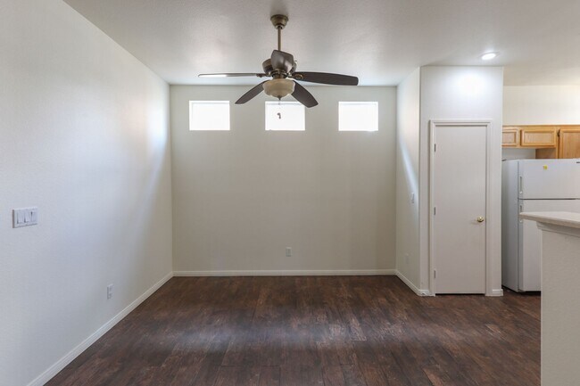 Building Photo - North Las Vegas Home 3 Beds with Desk Area...