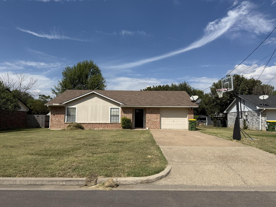 Building Photo - 3916 Paradise Island Rd