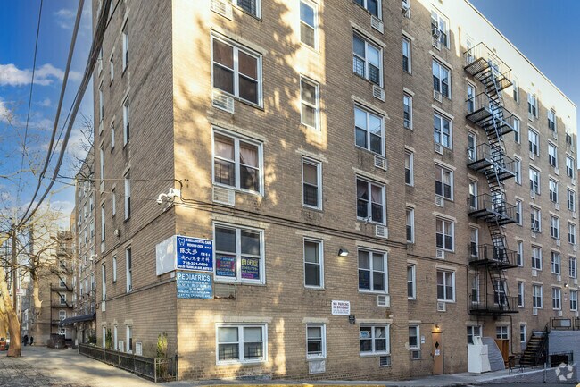 Foto del edificio - 142-20 Franklin Ave