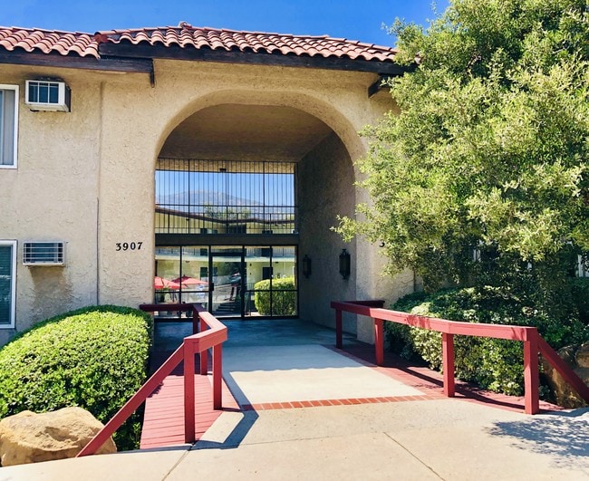 Building Photo - 3907 La Crescenta Ave