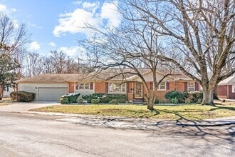 Building Photo - 2741 Clinton Cir