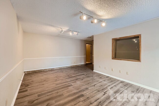 Foto del edificio - 2024 Norfield Ct