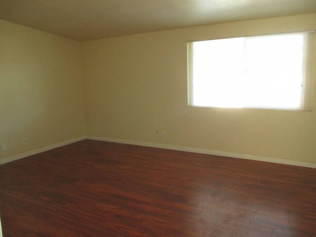 Building Photo - Light  Airy Duplex