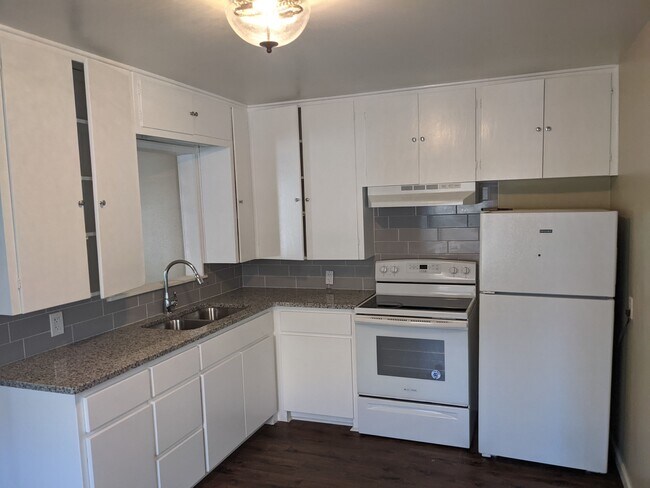 Foto del edificio - 1001 S 49th St