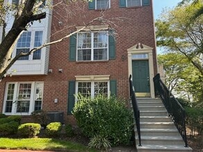 Building Photo - 46 Buttonwood St
