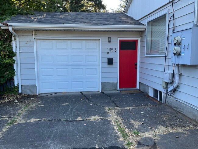 Photo - Groovy in Gateway House