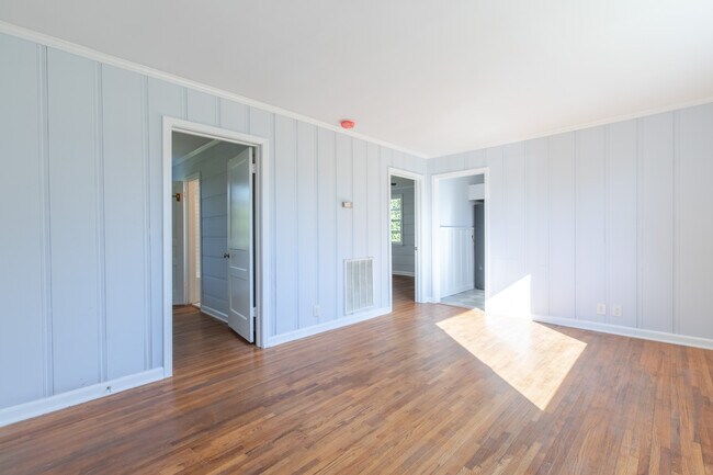 Foto del edificio - 2418 Maplecrest Dr