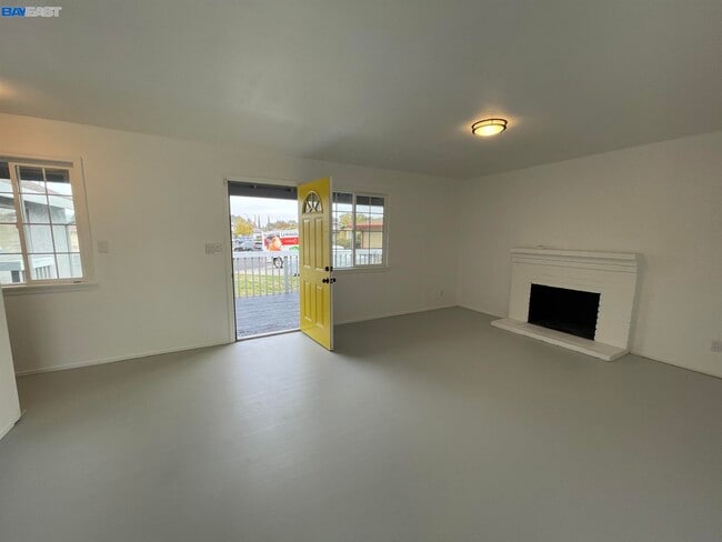 Building Photo - 2213 Santa Fe Ct