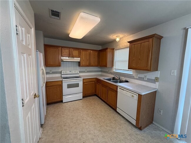 Building Photo - 1205 Saddle Dr