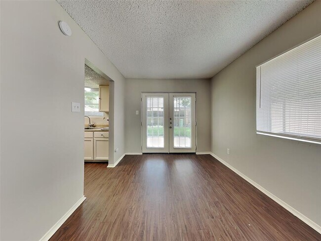 Foto del edificio - 5438 Dove Forest Ln