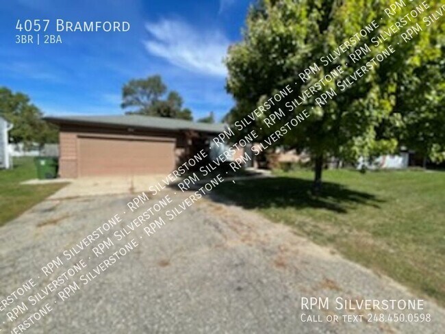 Building Photo - Spacious 3-bedroom