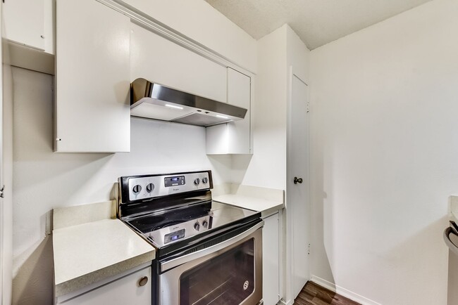 Foto del edificio - Updated Oak Lawn Condominium - Must See!!!