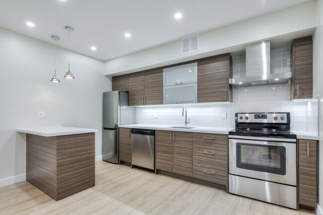 Building Photo - 240 Durie St