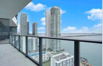 Building Photo - 460 NE 28th St