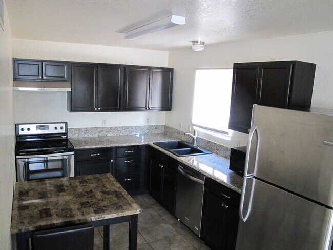 Building Photo - 1301 E Adams St