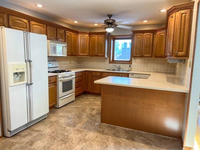 Primary Photo - 8150 W Brookside Dr