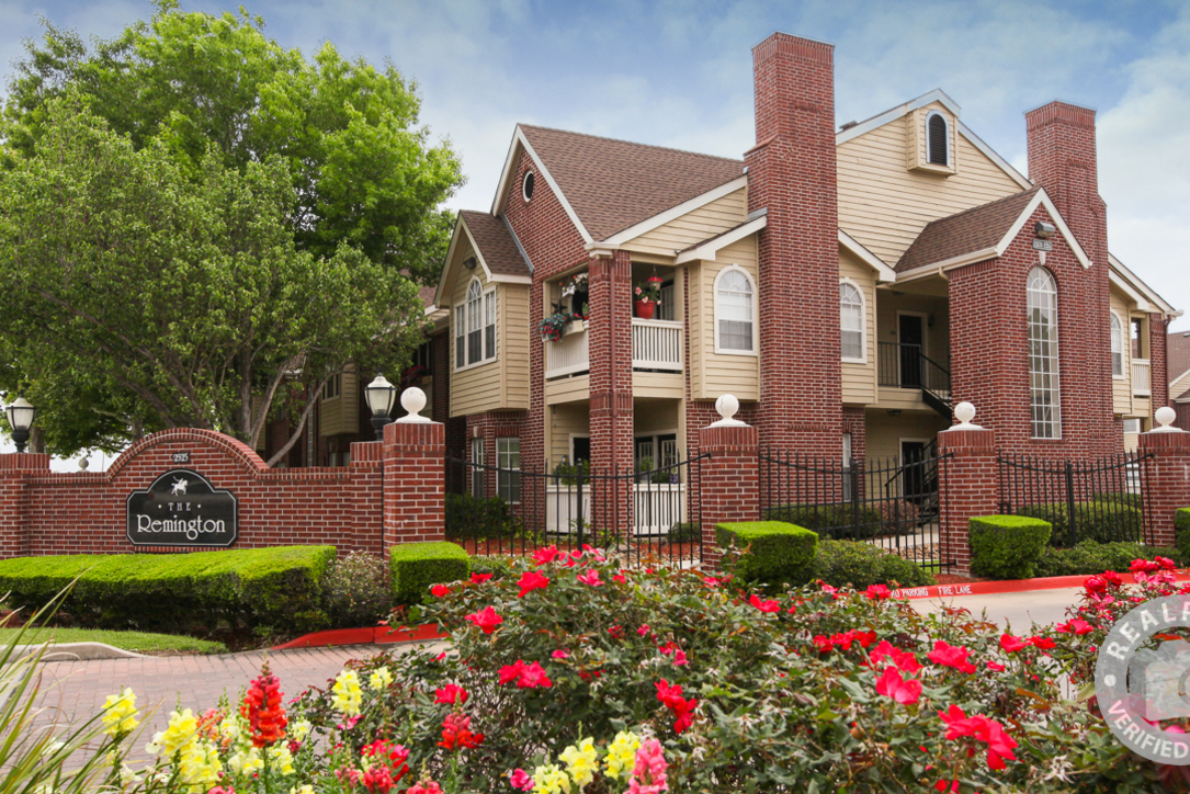 Apartments In Pearland With Garages