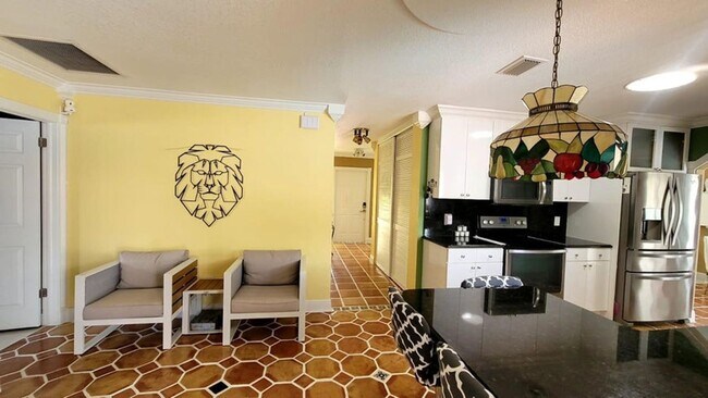 Foto del edificio - 1283 Larch Way