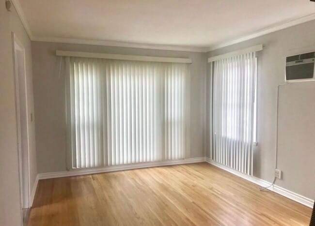 Foto del edificio - S-1216 -1222 West Victory Boulevard