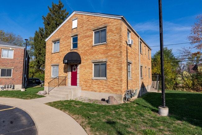 Building Photo - 219-237 E Xenia Dr