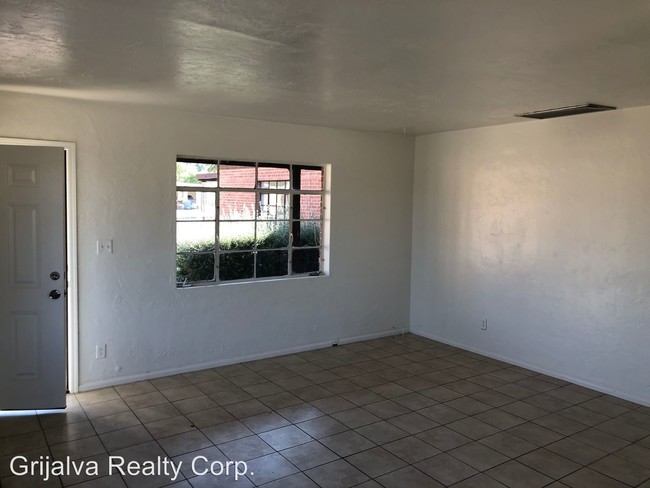 Building Photo - 4625 E Montecito St