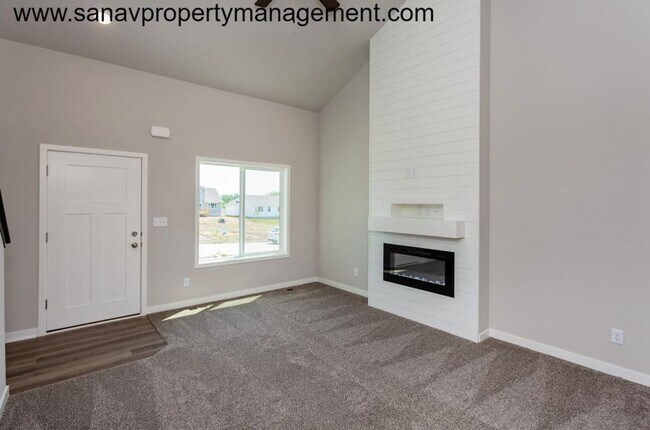 Building Photo - "Prime Waukee Living: Your Dream Home Awai...
