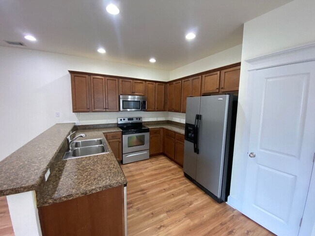 Building Photo - PRE-LEASING FOR AUGUST 2026!