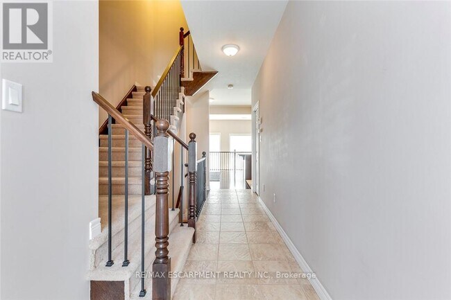 Photo du bâtiment - 2340 Whistling Springs Crescent